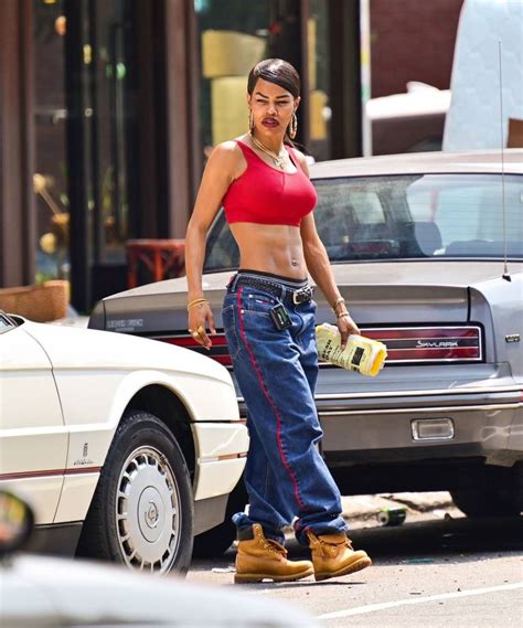 Teyana Taylor has traded in her workout clothes for a bucket of gold paint, and the results are incredible. On Tuesday, the 25-year-old singer and actress, who most recently starred in Kanye West ...